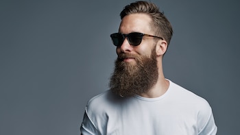 Los hombres con vello facial