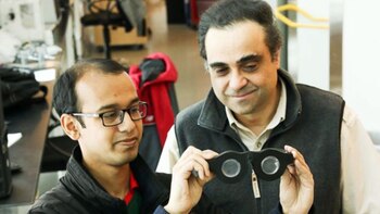 El profesor Carlos Mastrangelo junto