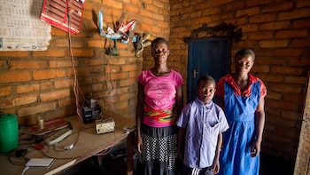 Las hermanas y el hermano