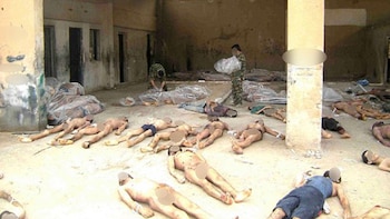 Cadáveres golpeados y desnutridos en