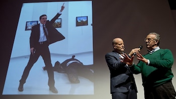 El fotógrafo Burhan Ozbilici recibe