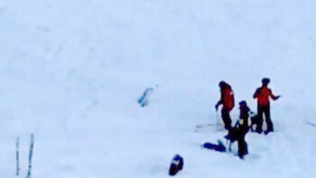 Los servicios de rescate intentan