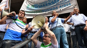 Los bancos no atenderán al