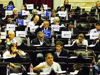 Los legisladores del FPV llenaron