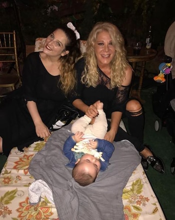 La artista junto a su