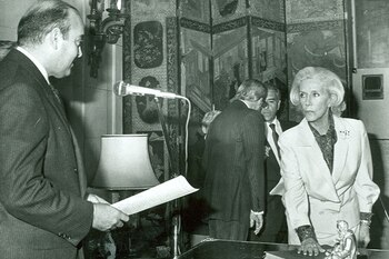 En 1999 juró como embajadora