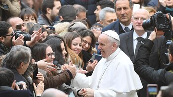 El papa Francisco ante una