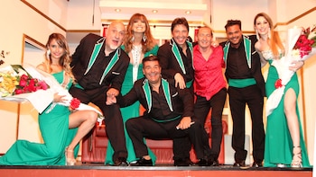 Con Juan Acosta, Adriana Salgueiro, Sergio Gonal y el resto del elenco de la obra (Fotos: Eduardo Aguada / Teleshow)