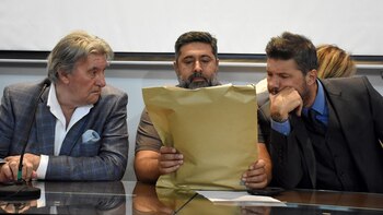 Tres empresas acercaron sus ofertas para hacerse con los derechos de televisación del fútbol argentino (Nicolás Stulberg)