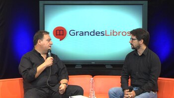 Juan Pablo Escobar junto a