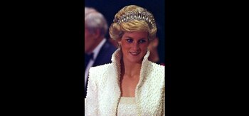 El vestido ‘Elvis’ una joya de la muestra, lleva el nombre por su cuello. Fue bordado a mano por Catherine Walker