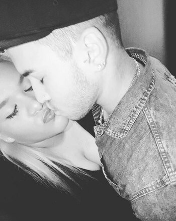 More Rial con su novio