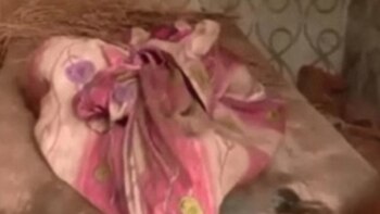 Los restos del menor, envueltos