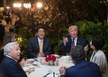 Trump invitó a Shinzo Abe,