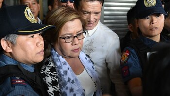 Leila de Lima escoltada por