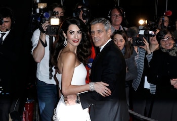George Clooney y su esposa Amal en París