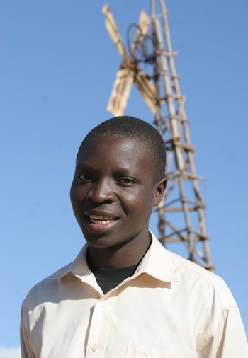 William Kamkwamb aprendió a hacer