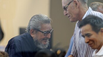 Guzmán hizo un ademán con