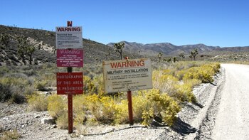 El Área 51 es uno de los lugares más secretos y enigmáticos del mundo. Nadie sabe bien qué pasa y hay muchas teorías conspirativas al respecto