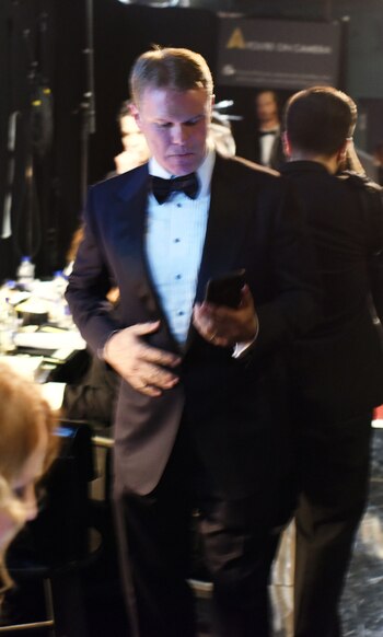 Brian Culligan distraído con su