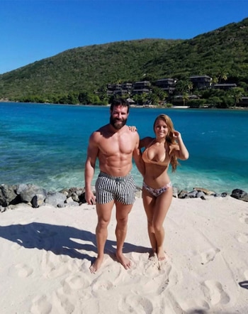 Dan Bilzerian y su “novia”, Sofía Bevarly, durante un viaje en las Islas Vírgenes Británicas