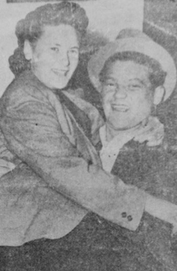 Ben y su esposa, Helen, al llegar a Estados Unidos, en mayo de 1946