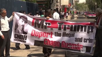 La manta que desplegó el abogado frente a la Procuraduría de Ciudad de México