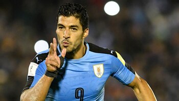 Con la selección de Uruguay también mantiene su cábala, en este caso el vendaje es negro