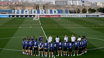 Los jugadores del Real Madrid se reunieron antes del entrenamiento (AFP)