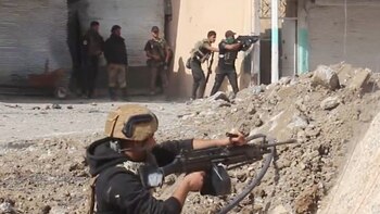 Las fuerzas iraquíes combaten en