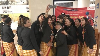 Además de pilotos y azafatas, también los controladores aéreos y todo el personal que intervino en ambos vuelos eran mujeres (@flySFO)