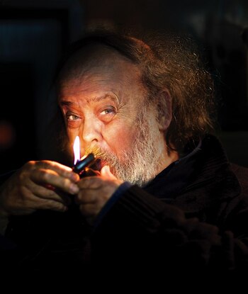 El diseñador Ronald Shakespear, que