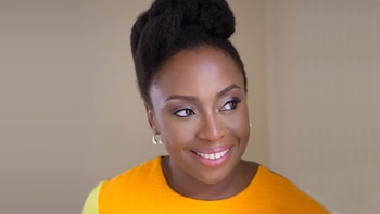 Chimamanda Ngozi Adichie despertó la