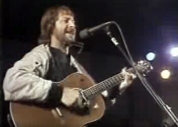 Leon Gieco en BA Rock IV. “¡Por fin oímos guitarras eléctricas y no sirenas policiales!”, gritó alguien entre el público