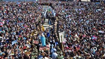 Una de las multitudinarias peregrinaciones
