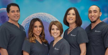 Kristin Comella, en el centro,