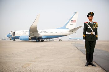 Un oficial de la policía