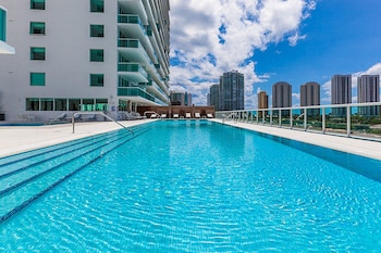 El lujoso condominio de Sunny