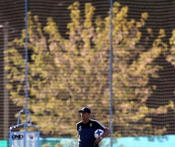 Edgardo Bauza, atento al entrenamiento de la Selección