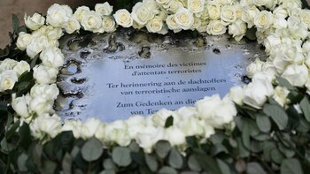 Una placa en conmemoración de