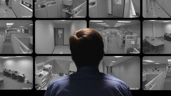 El excesivo monitorea a los