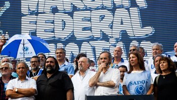 Referentes sindicales durante marcha federal