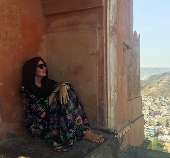 Dolores, en el templo Galtaji