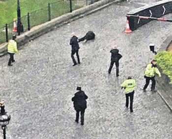 En esta imagen, el hombre