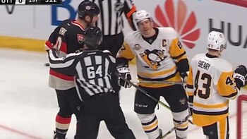 El arbitro separó a los jugadores antes de que la situación se descontrole