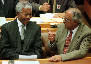 Ahmed Kathrada con Nelson Mandela