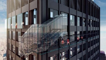 También habrá una escalera de