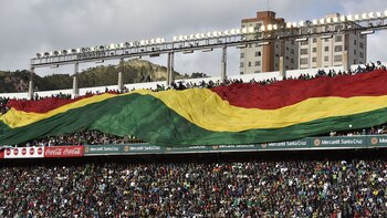 La bandera gigante que tapó