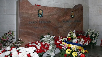 La tumba de Enzo Ferrari