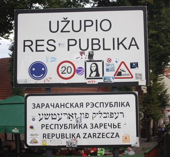 El cartel que anuncia la